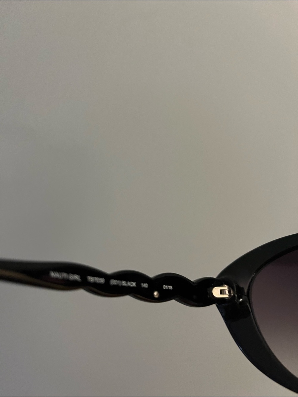 Tommy Bahama Elegant Black Sunglasses - Picture 7 of 8